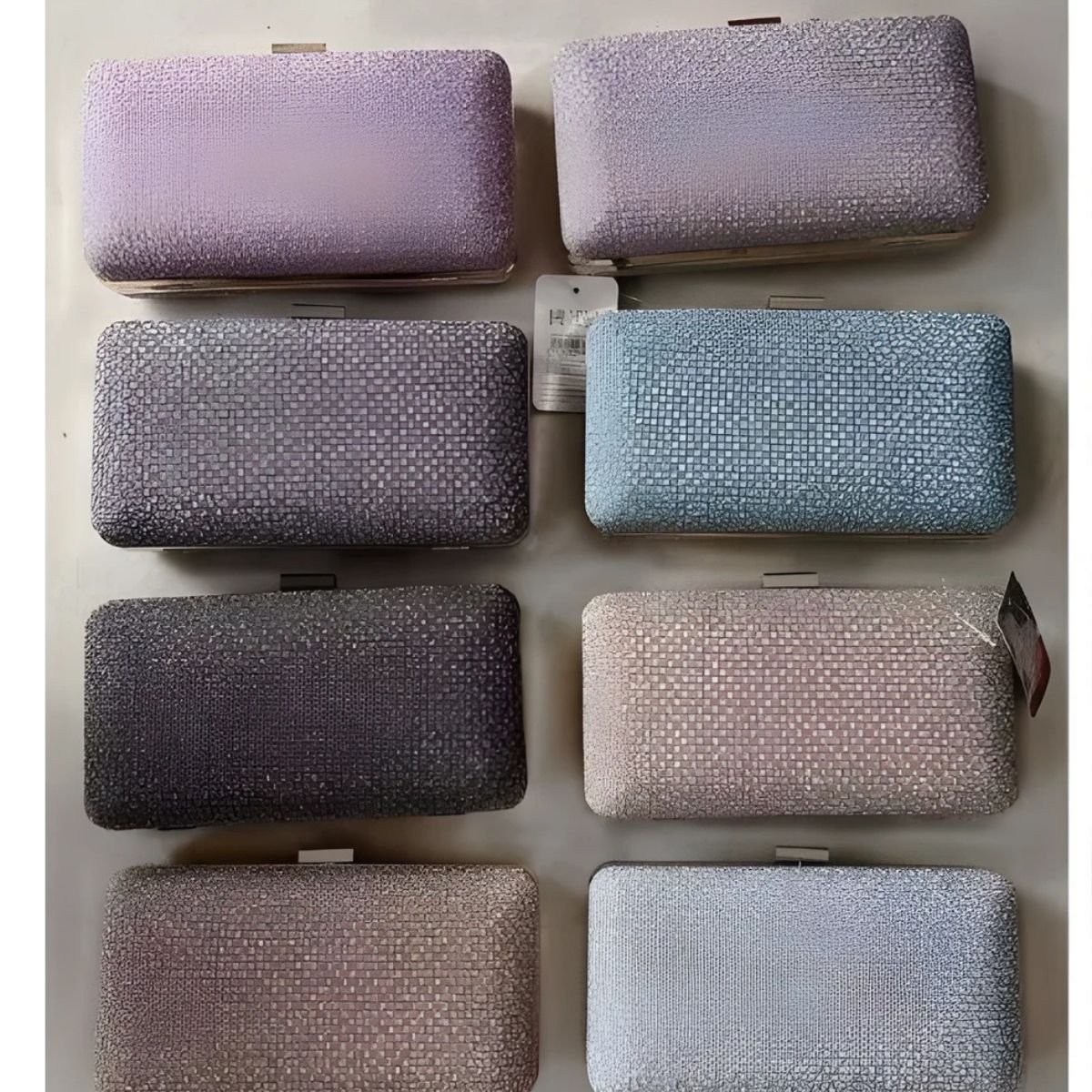 Elegância Noturna: Bolsa de Festa com Alça Corrente