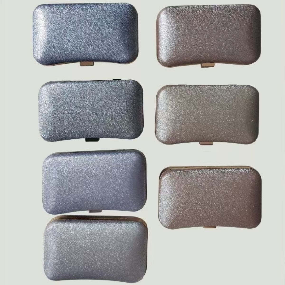 Bolsa de Festa com Alça Metálica e Fecho Elegante – Estilo Compacto com Brilho Sofisticado