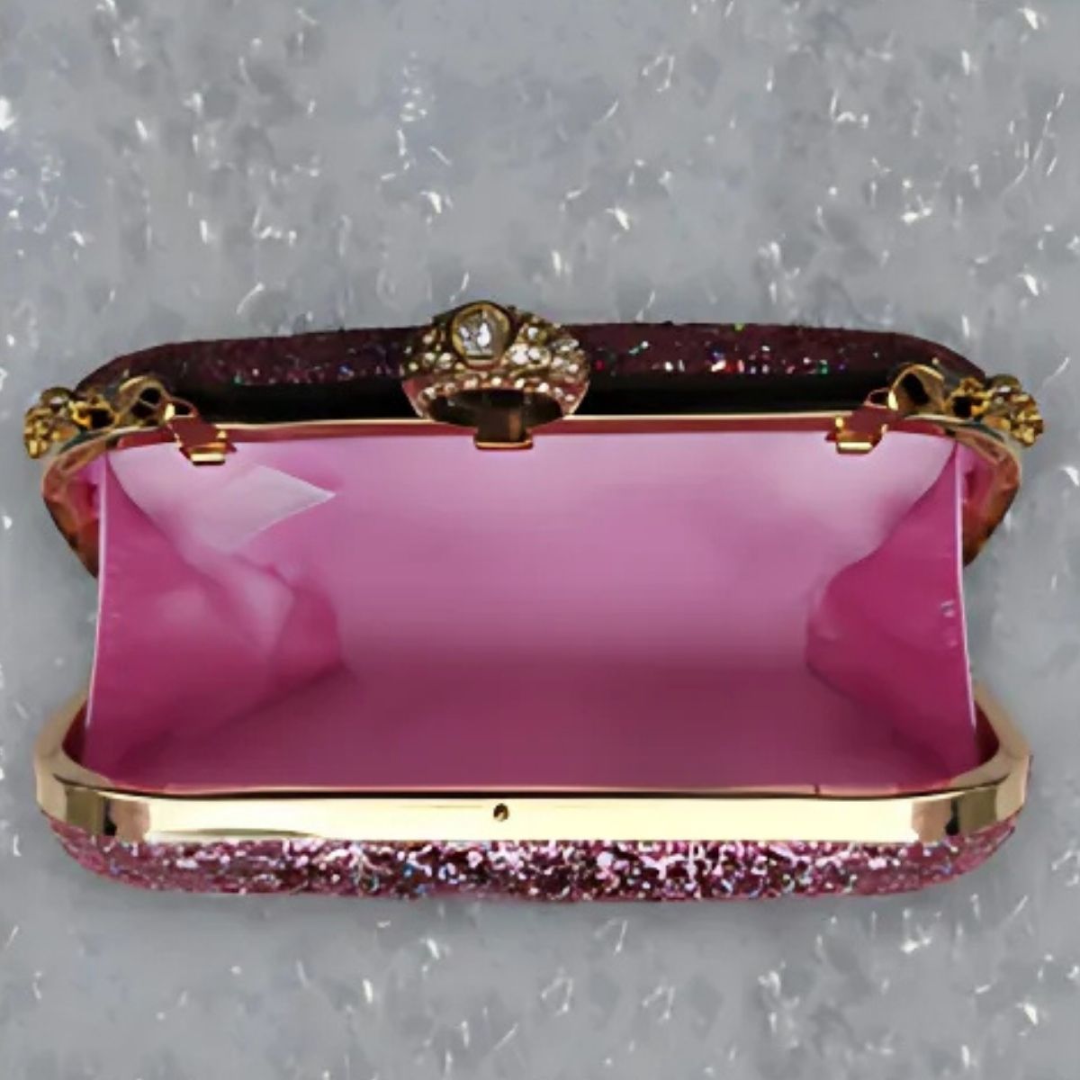 Bolsa de Festa com Alça Corrente: Glamour e Elegância