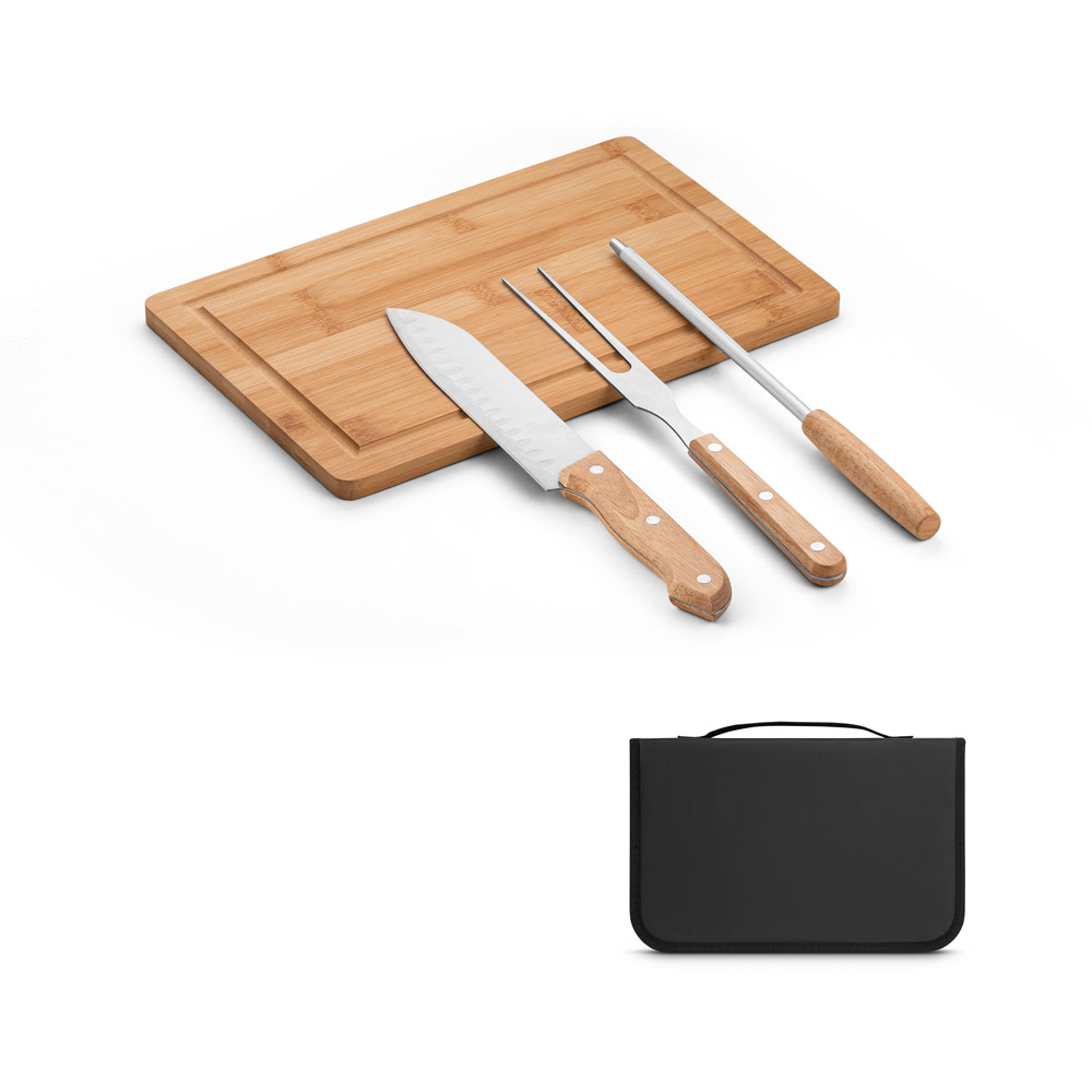 Kit churrasco em estojo de 210D com tábua em bambu e 3 utensílios em aço inox e madeira de Seringueira